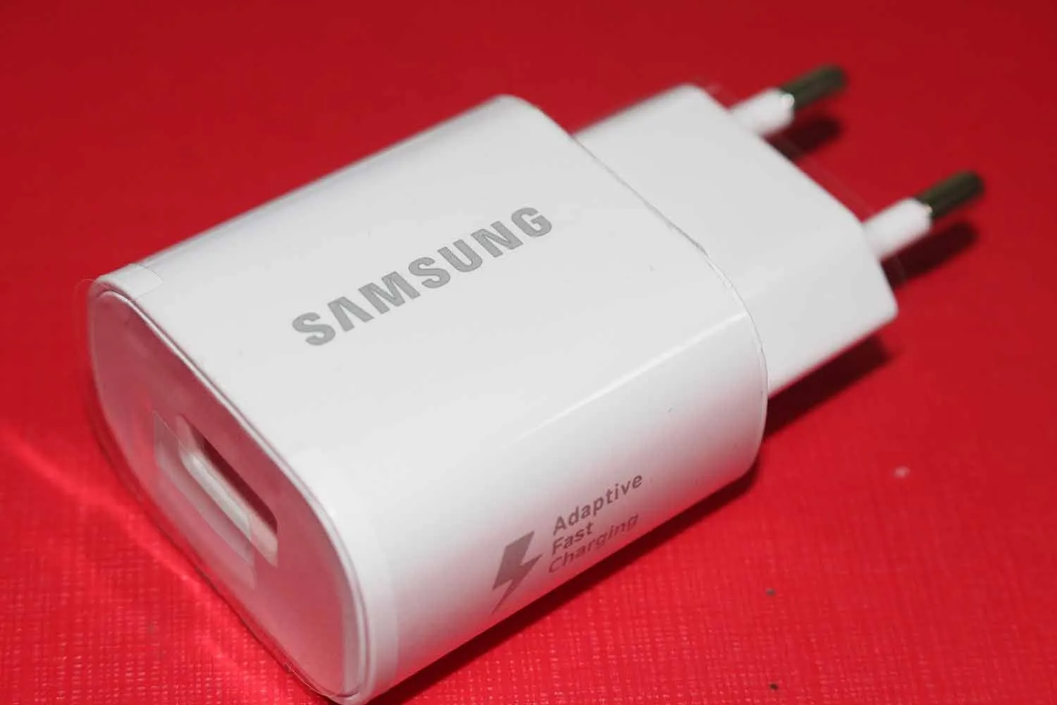 Сетевое зарядное устройство Samsung EP-TA600 1USB 5-9V 2A (белый) 