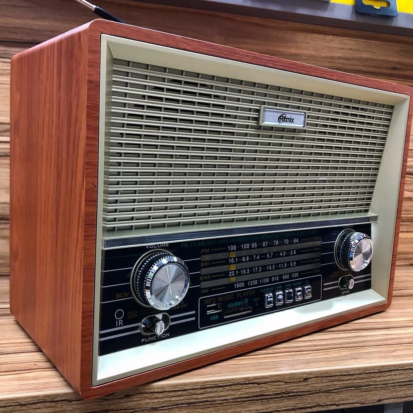 Портативный Радиоприемник Ritmix RPR-102 Wood (золото)